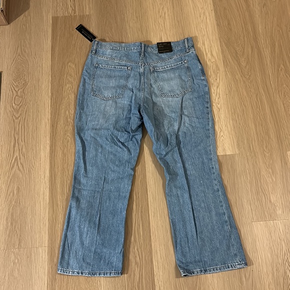 Banana Republic Flare Crop Jeans light wash - Picture 2 of 7